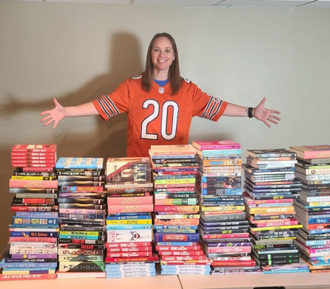 Oak Lawn-Hometown teacher wins $1,000 from Bears, uses it to buy books for her students
